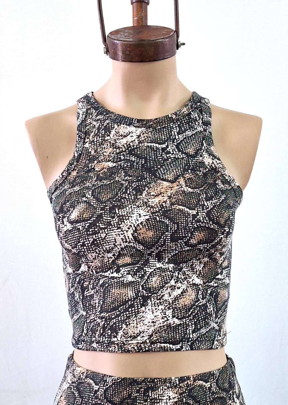 Musculosa deportiva reptil modal soft 2026