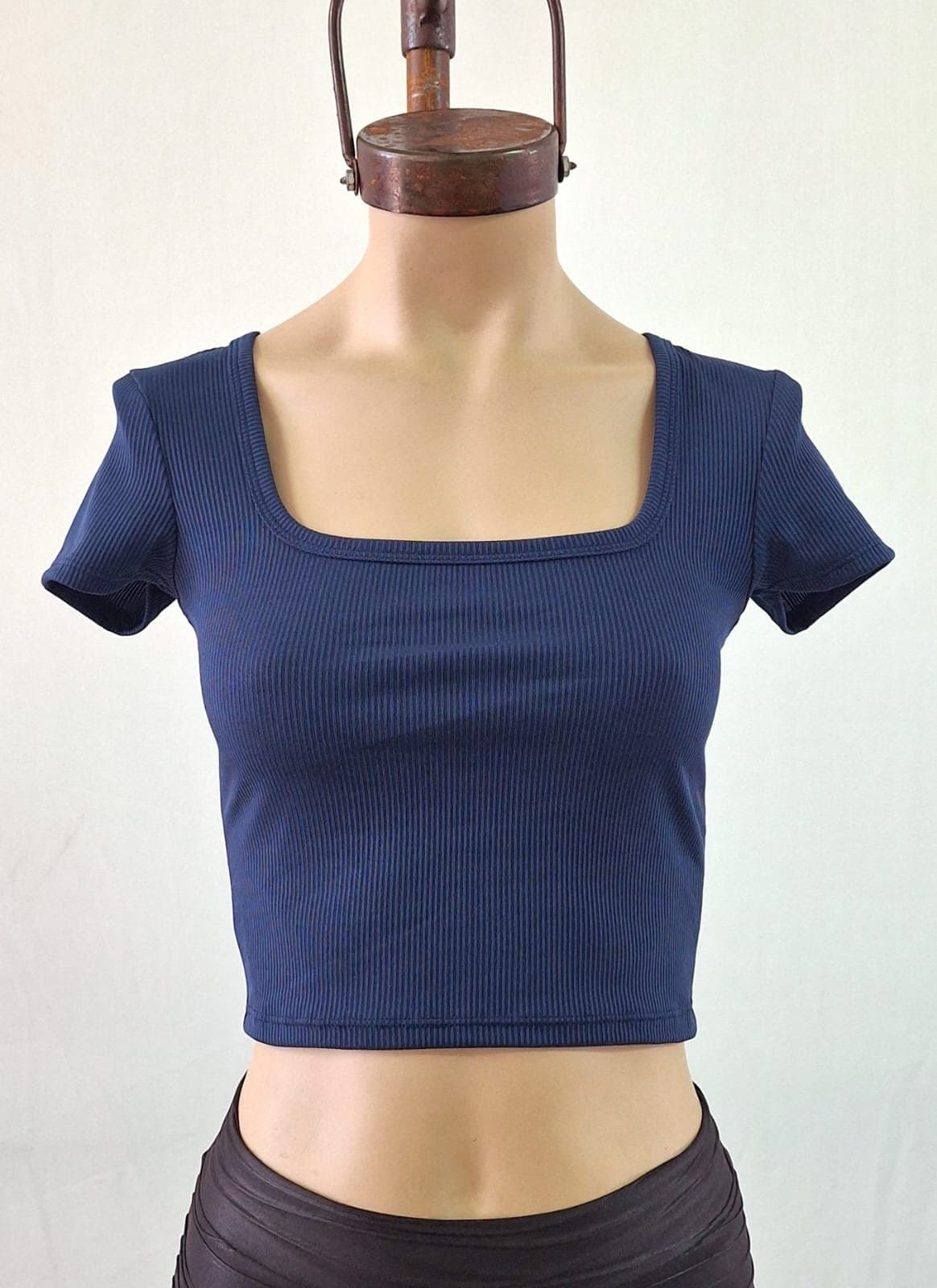 Remera cuello cuadrado manga corta morley soft 2026