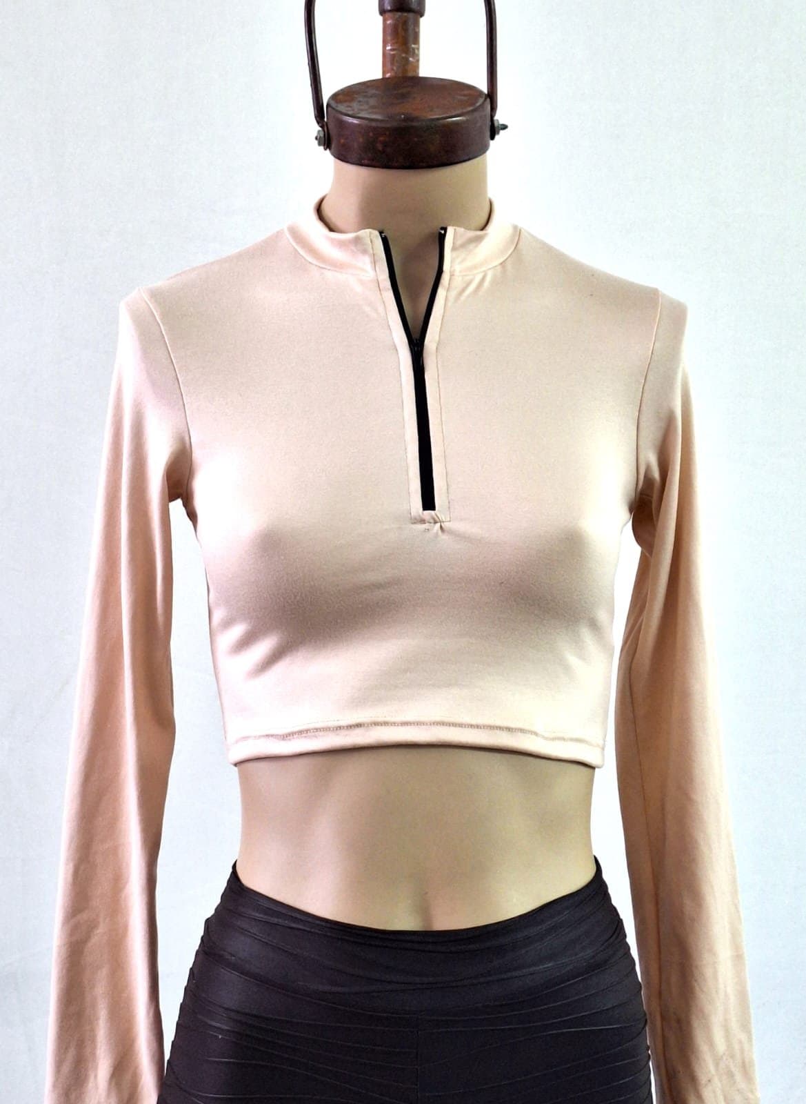 Remera media polera con cierre manga larga modal soft 2026