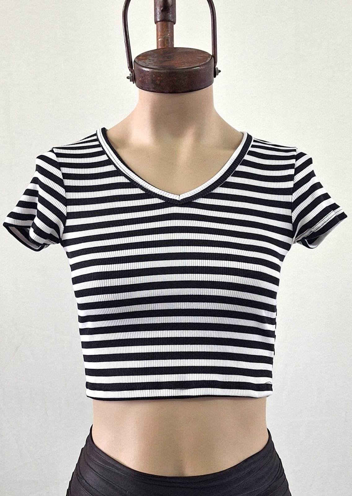Remera top cuello V rayado morley soft