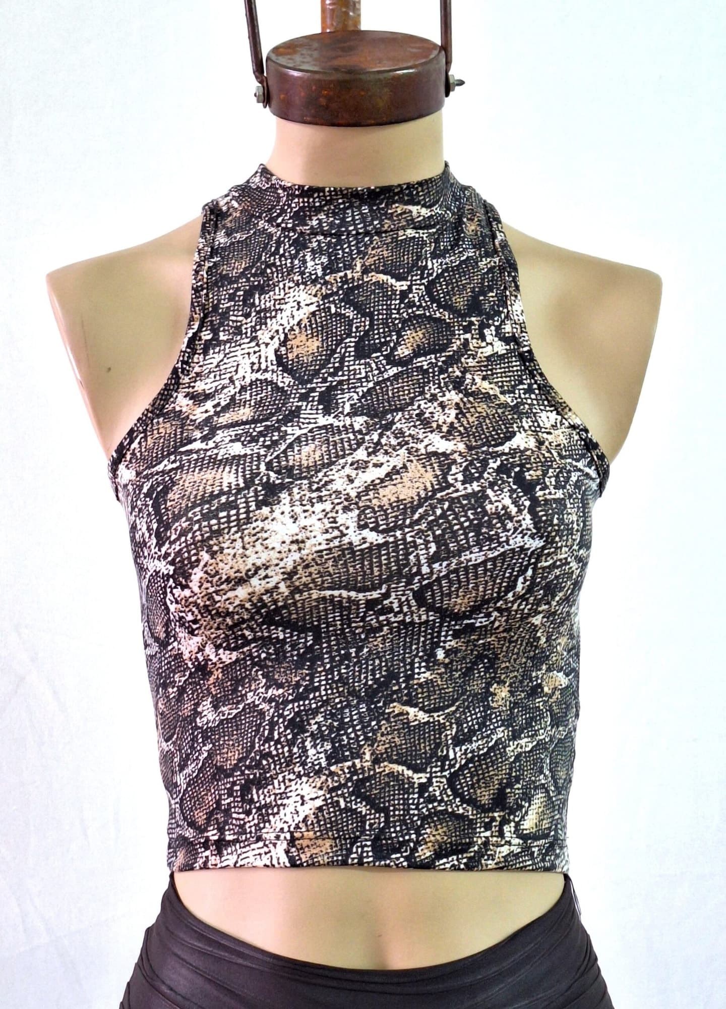 Top media polera estampado reptil modal soft 2025