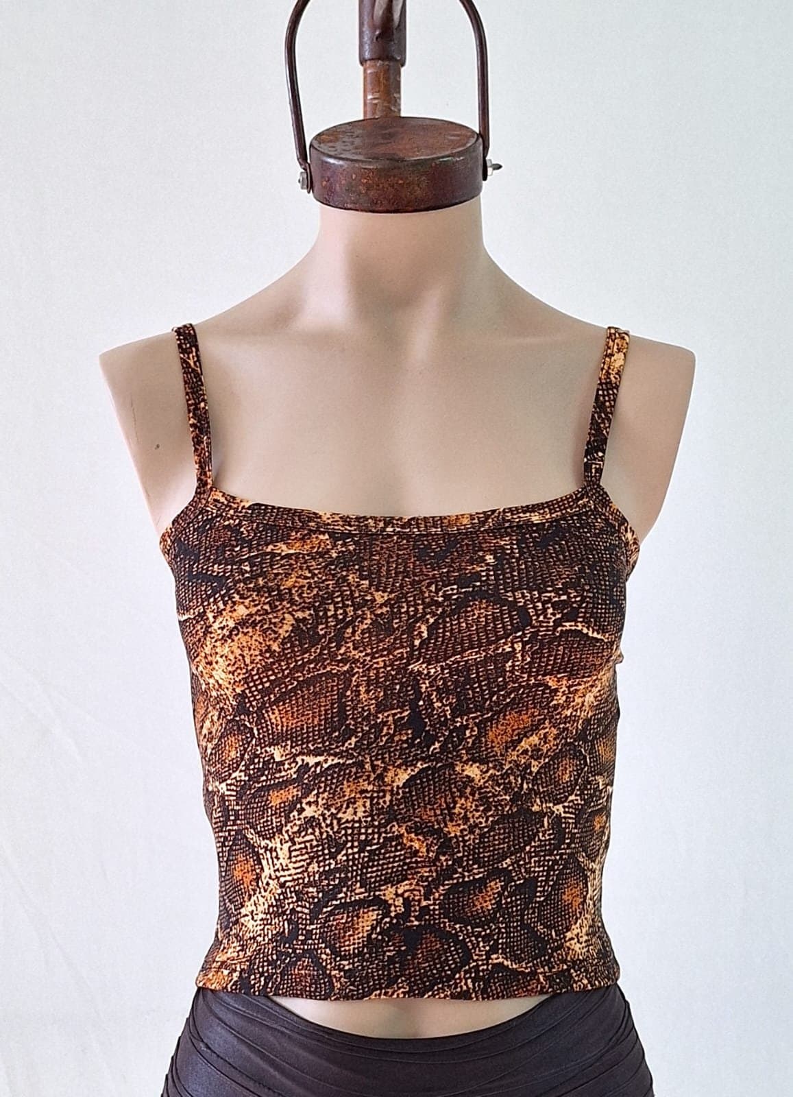 Top tira estampado reptil modal soft 2025